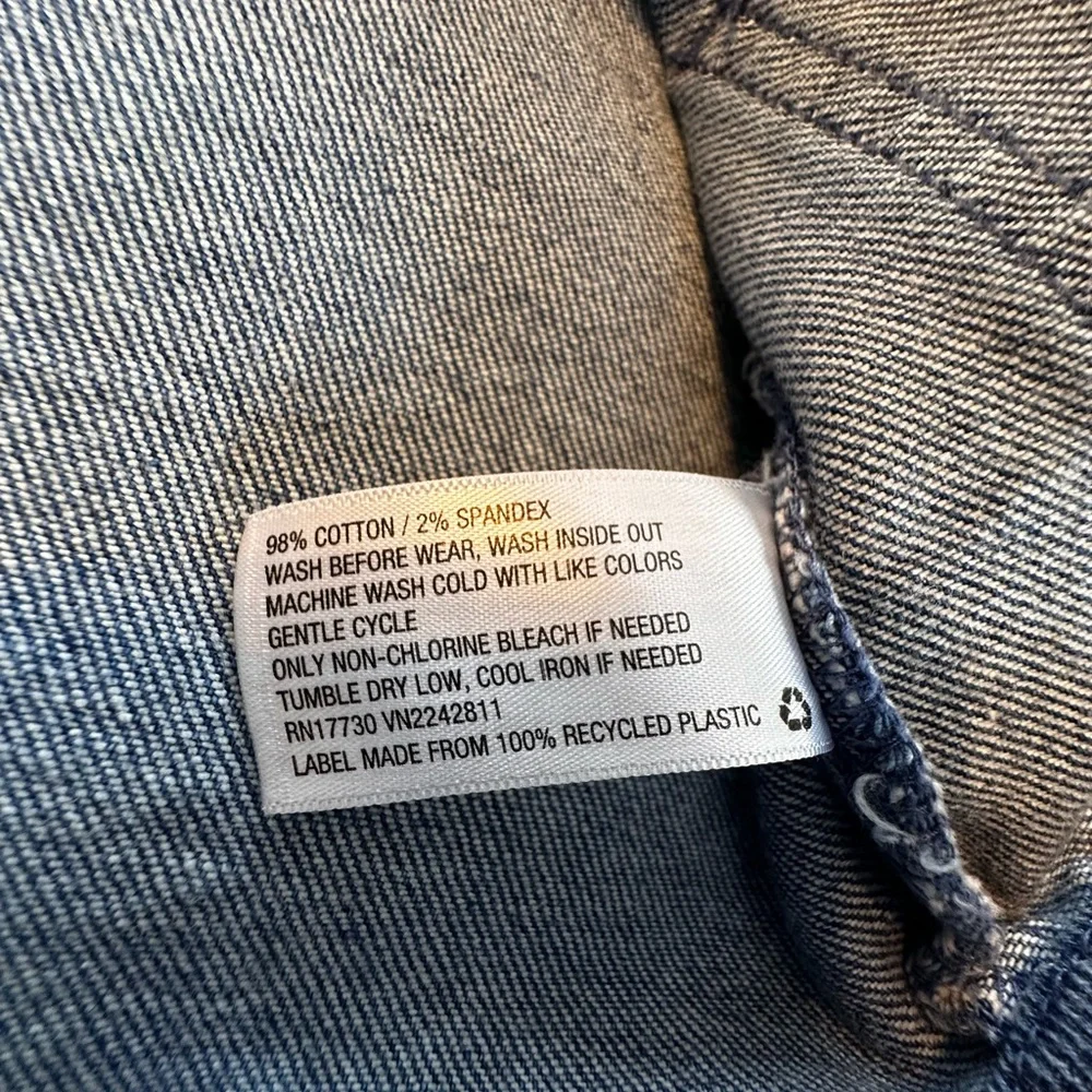 BUNDLE TO SAVE 💕 Jean Jacket - Picture 3 of 8